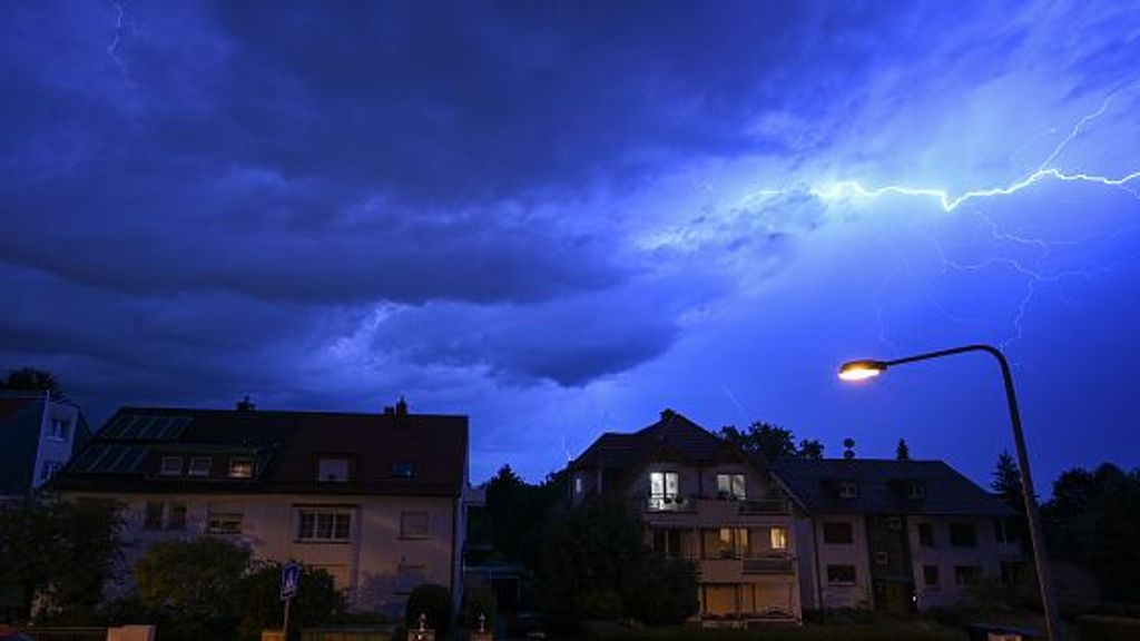 Las inundaciones obligan a cancelar decenas de vuelos en el aeropuerto de Frankfurt, en Alemania