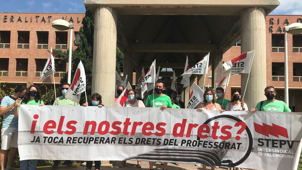 Docentes interinos valencianos denuncian la falta de repescas para las 300 plazas sin cubrir el curso que viene