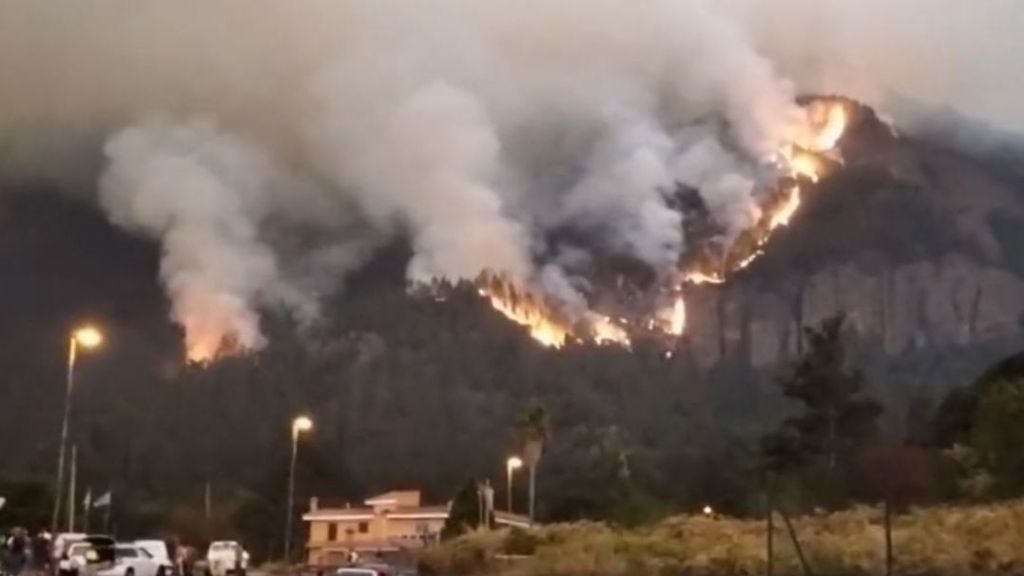 El incendio en Tenerife destruye el anillo protector del parque nacional del Teide