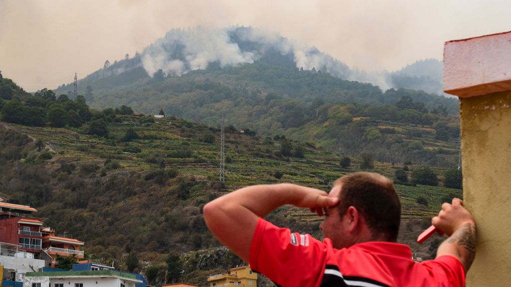 El incendio en Tenerife obliga al desalojo de 26.000 personas, según el censo