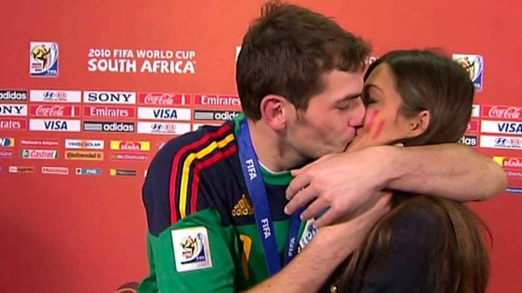 Beso de Iker Casillas con Sara Carbonero