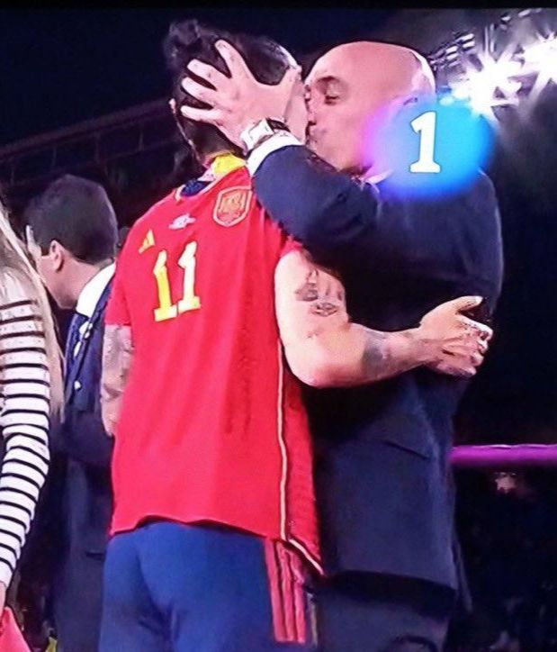 Beso de Rubiales a Jenni Hermoso