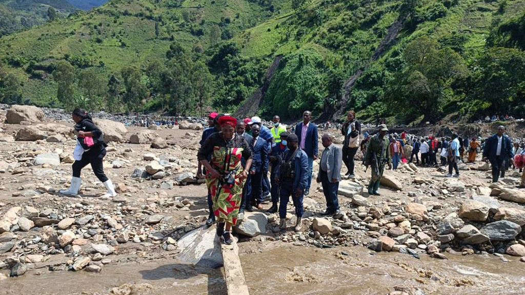 Mueren siete niños tras un incendio en un campamento de desplazados por las inundaciones en RD. Congo