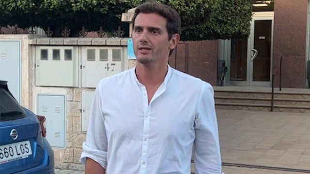 Albert Rivera, en el tanatorio de su padre