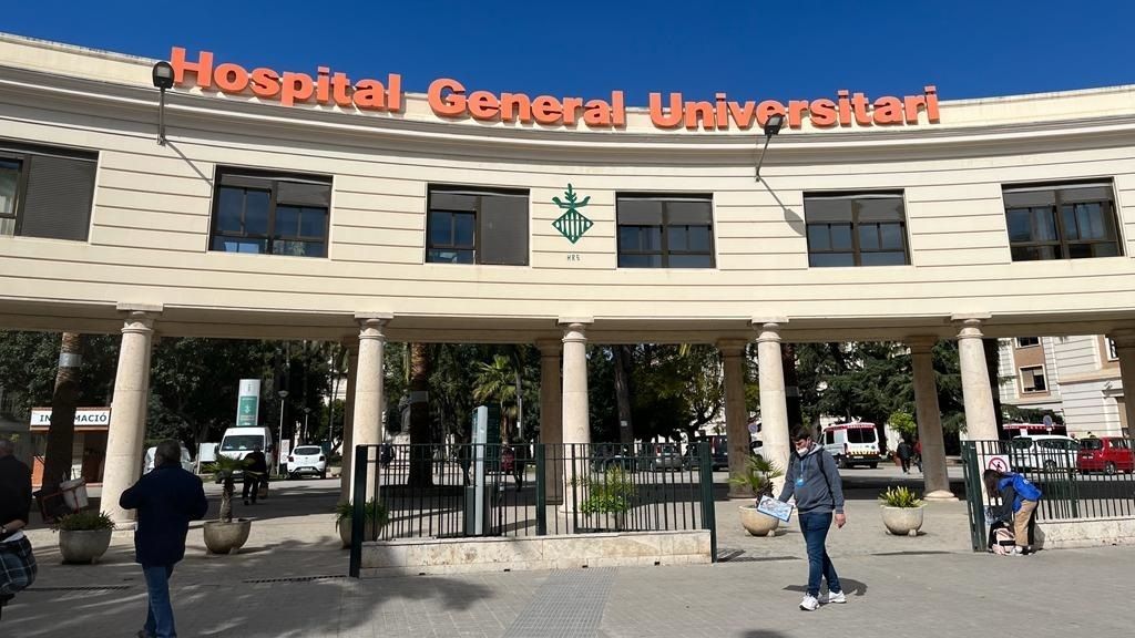El Hospital General de Valencia se suma a la exigencia de la mascarilla ante el repunte de casos covid
