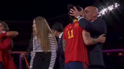 La Real Federación Española de Futbol convoca una reunión por el beso de  Rubiales