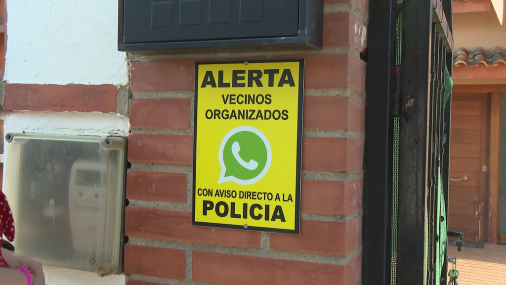 Cartel de los vecinos en Sant Boi