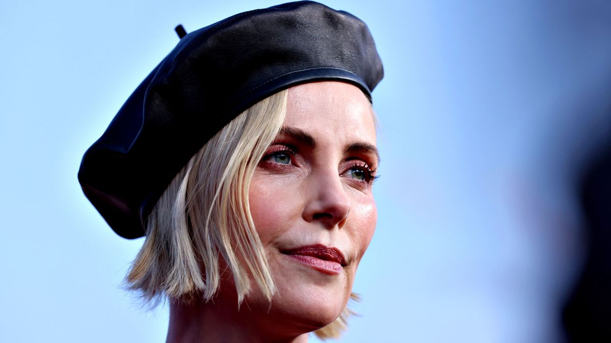 Charlize Theron a los 48 años podría pasar por tener 48 años. No es algo habitual en Hollywood.