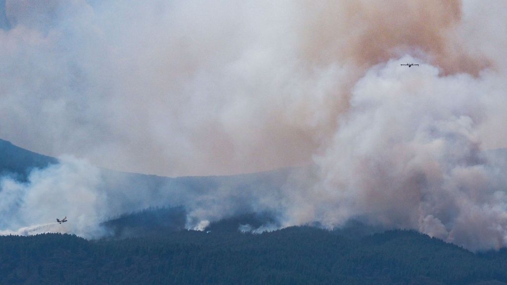 El incendio de Tenerife arrasa 15 000 hectáreas