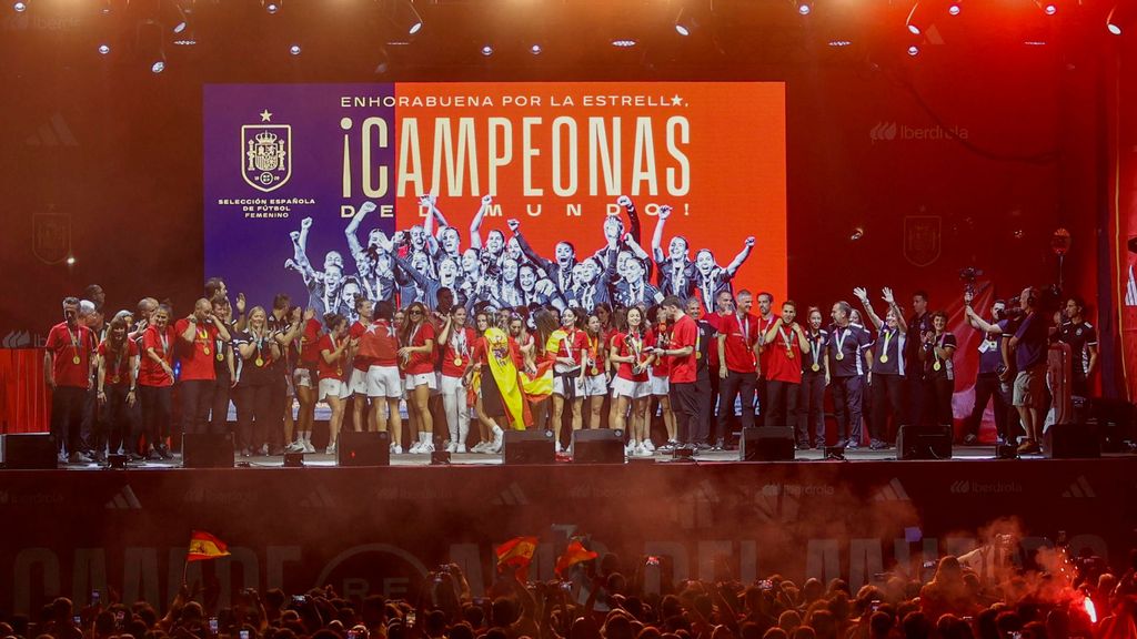 Hasta 40.000 personas en la fiesta de las campeonas del mundo de fútbol en Madrid