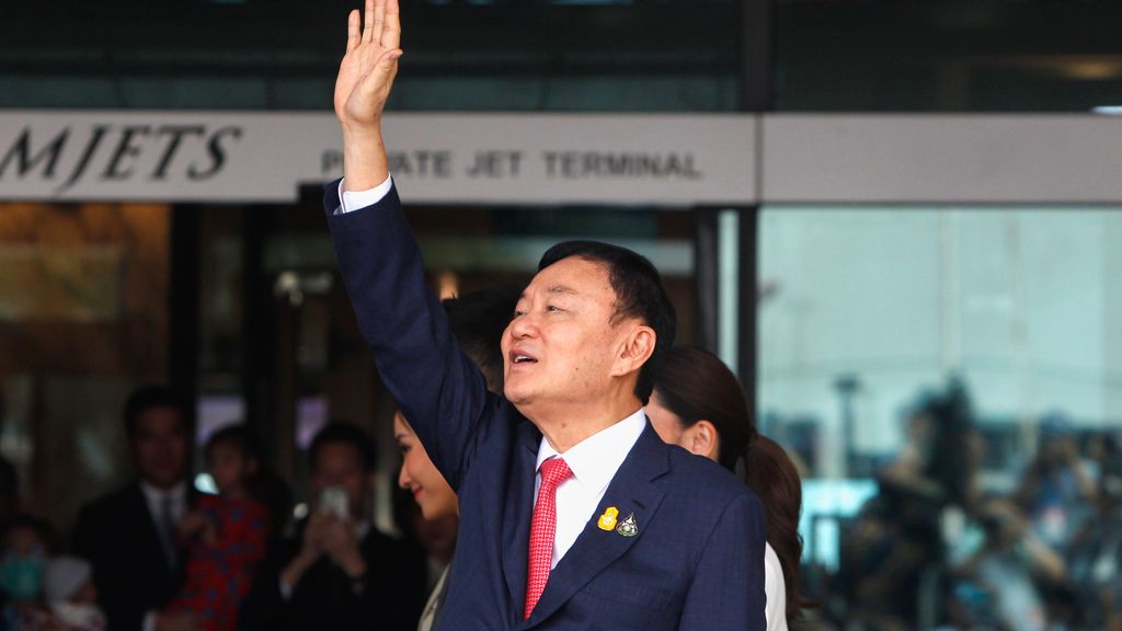 El ex primer ministro de Tailandia Thaksin Shinawatra regresa al país tras 16 años de exilio