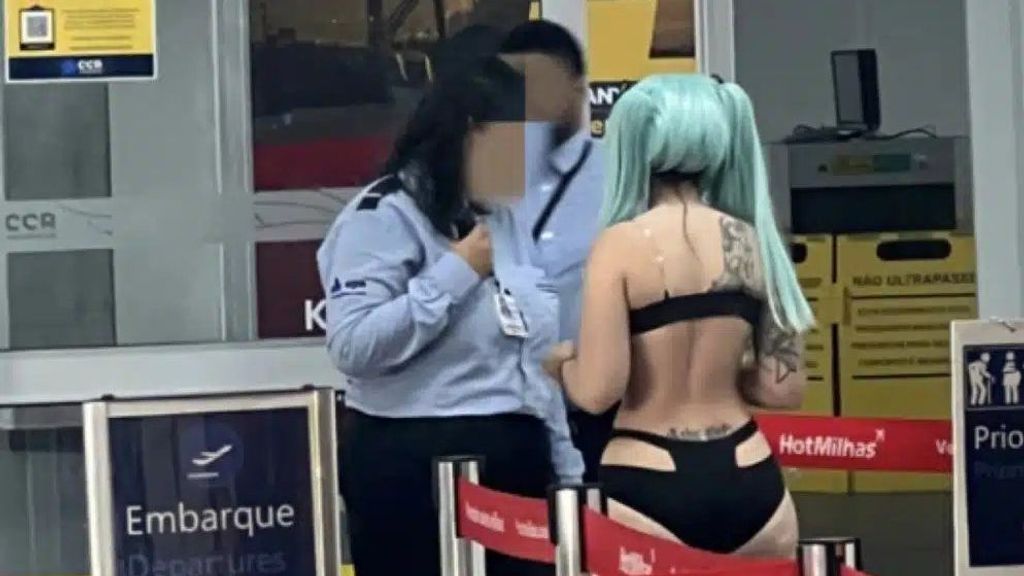 Se presenta al aeropuerto en bikini y no le permitieron volar