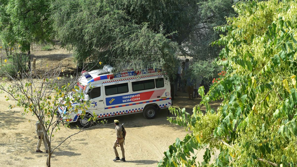 Varios muertos al derrumbarse un puente en India