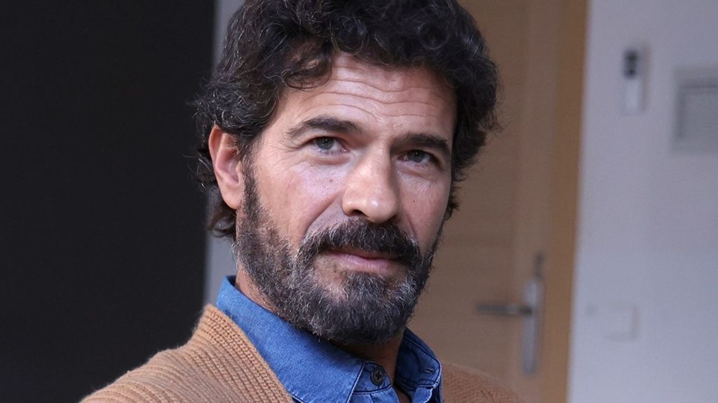 El actor Rodolfo Sancho posa para Europa Press en el CEF Escuela de Artes Audiovisuales, a 7 de febrero de 2023, en Palma de Mallorca, Mallorca, Islas Baleares (España). Durante estos días se rueda ‘Un paseo por el Borne’, la ópera prima de Nick Igea, protagonizada por Natalia Verbeke (Doctor Mateo), Rodolfo Sancho (El ministerio del tiempo) y Ruth Gabriel (Días Contados). La película parte del personaje de Martín (Rodolfo Sancho), un hombre cercano a la cincuentena que nunca llegó a cumplir su sueño de convertirse en director de cine. Regresa a Palma de Mallorca, su ciudad natal, donde decide impartir un curso que le permitirá conocer a cinco alumnos que poco a poco lograrán que recupere esa pasión por el séptimo arte.
07 FEBRERO 2023;CINE;UN PASEO POR EL BORNE;PELICULA;MALLORCA;PRODUCCIÓN;RODAJE
Isaac Buj / Europa Press
(Foto de ARCHIVO)
07/2/2023