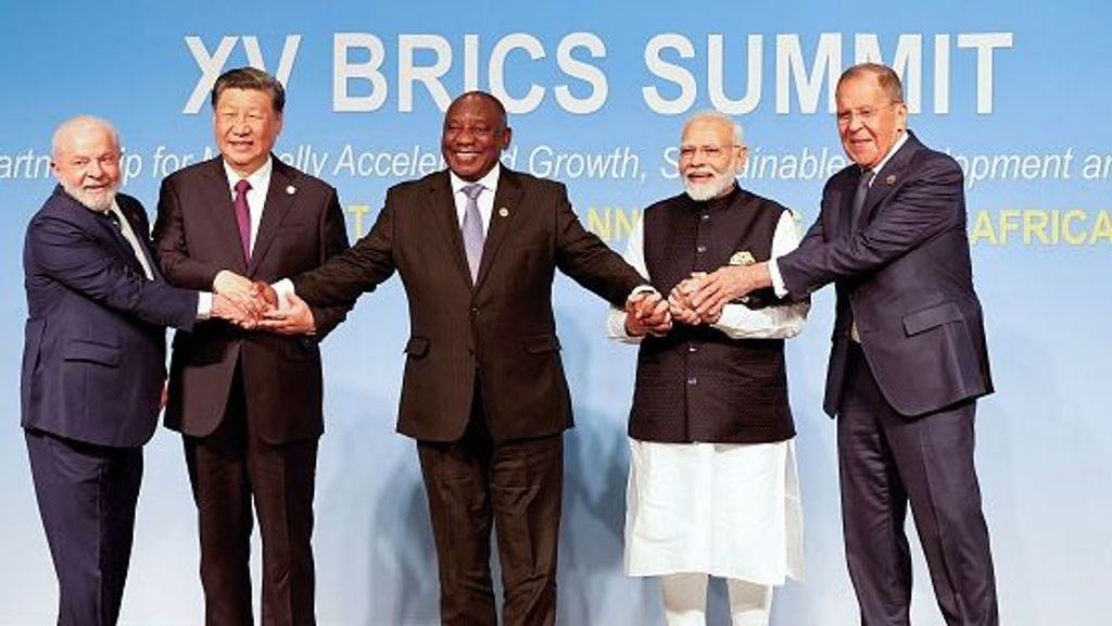 Los representantes de los países miembro fundadores de los BRICS