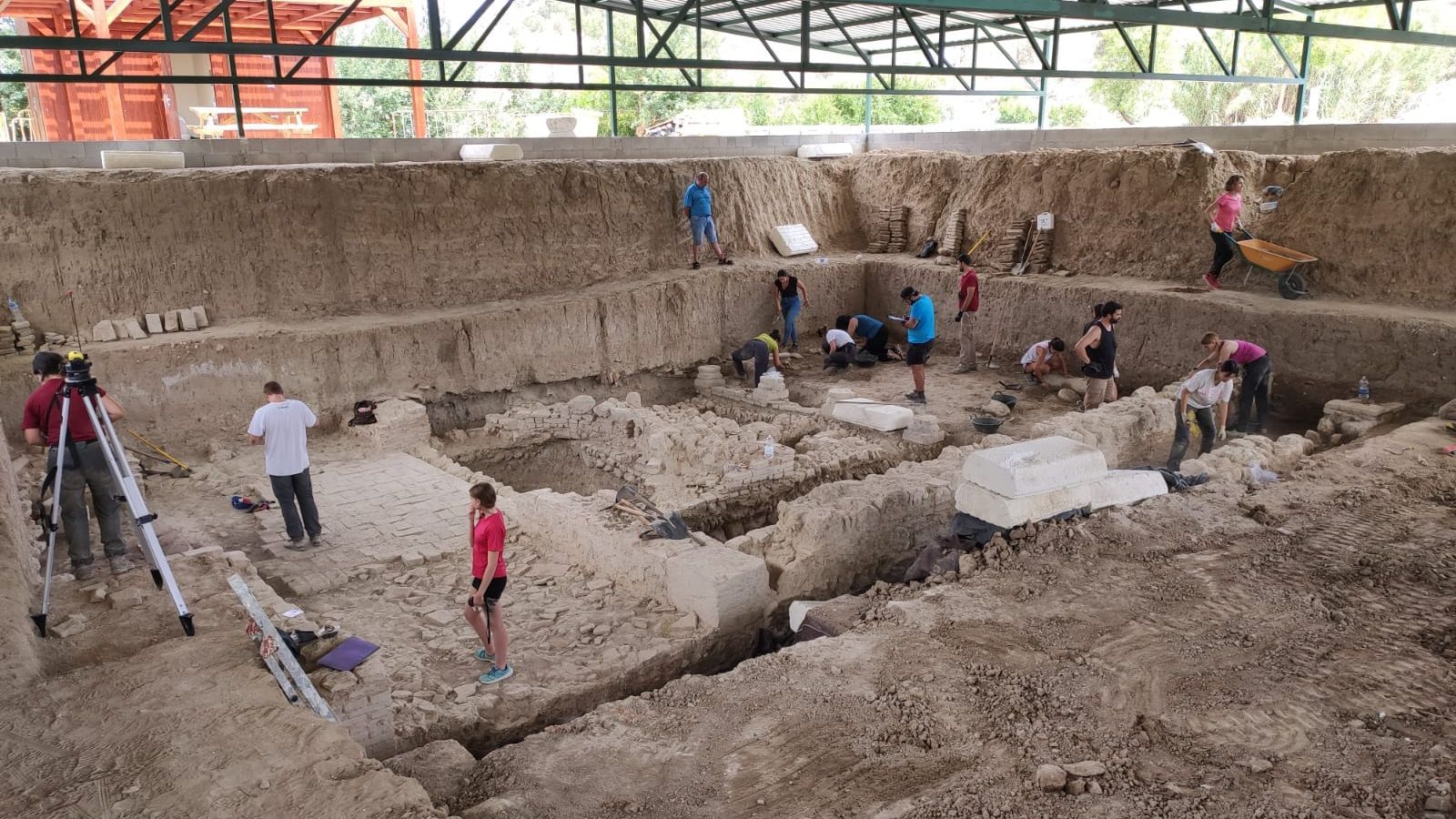 Arqueólogos villa romana Salar Granada