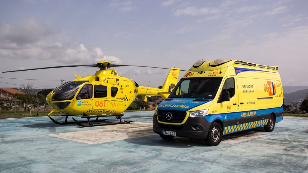 Helicóptero y ambulancia del Urxencias Sanitarias 061 Galicia