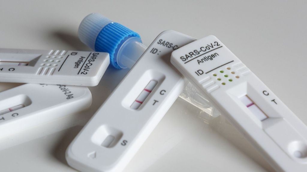 La venta de test de antígenos se dispara un 372% en España en comparación a junio
