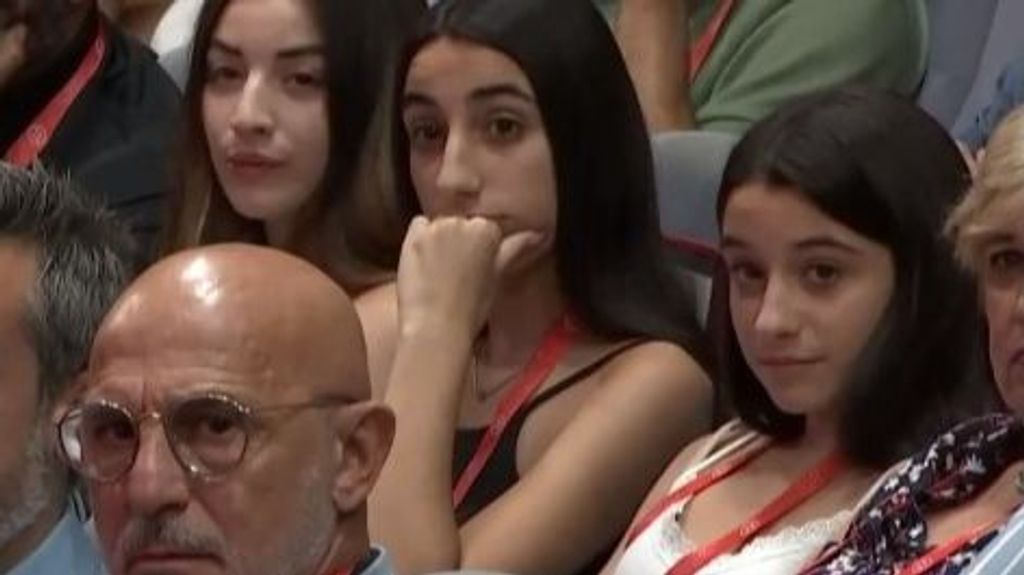 Las hijas de Luis Rubiales, en un momento del discurso