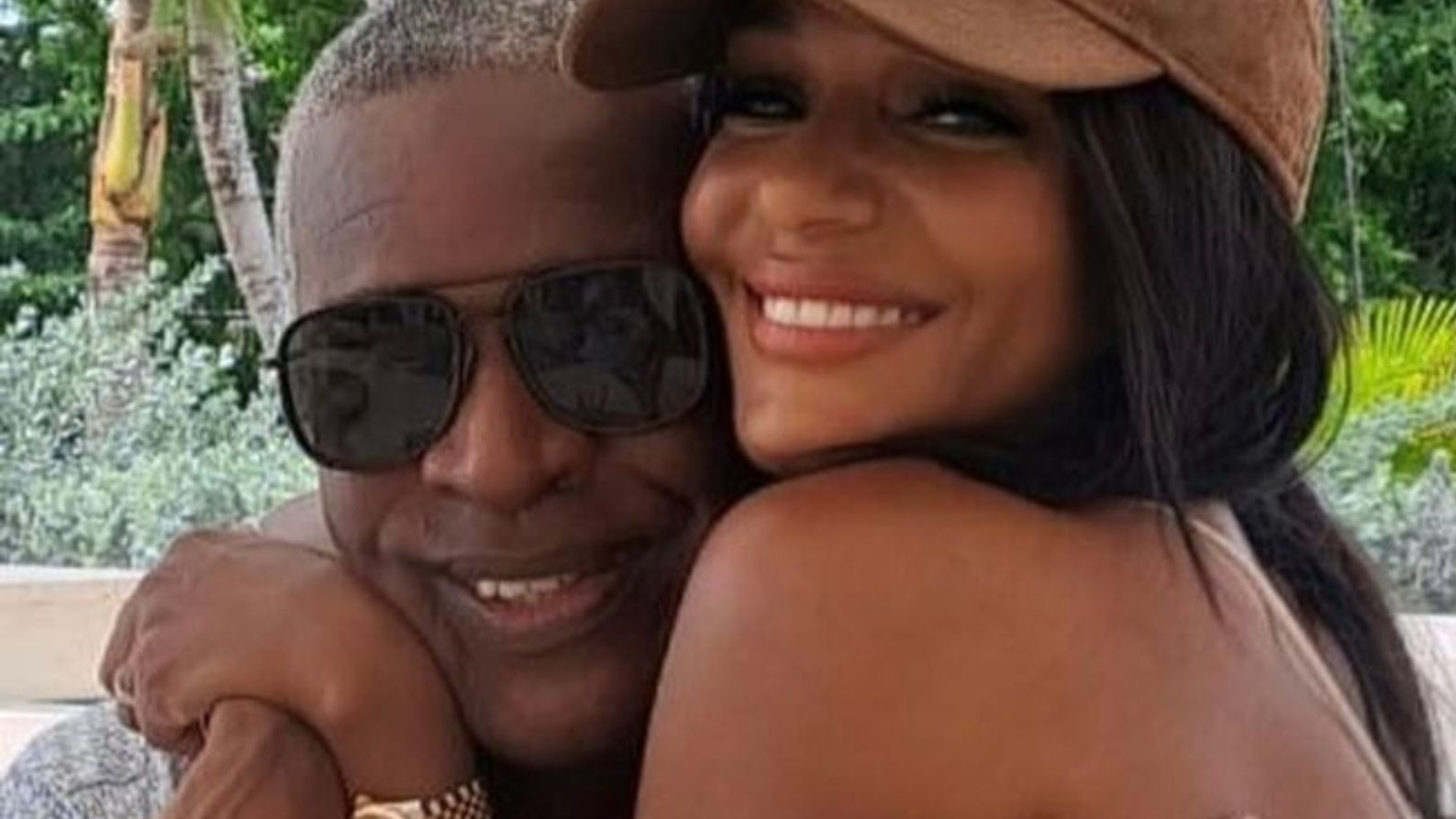 Liz Emiliano presenta a su padre durante su visita a República Dominicana