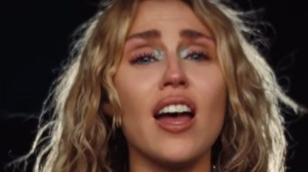 Miley Cyrus se desnuda como nunca con su canción más íntima