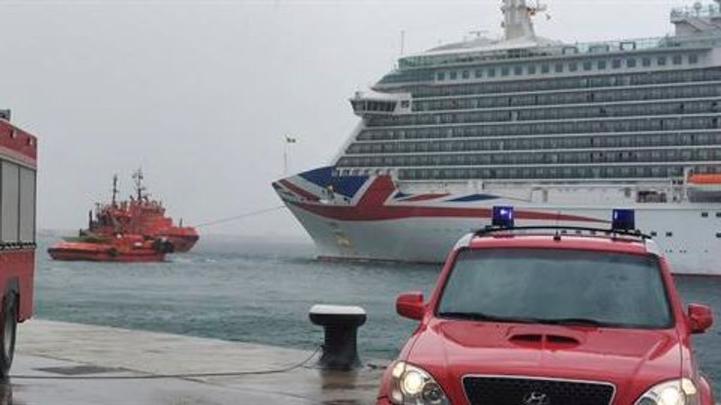 Un crucero choca contra un petrolero en Mallorca