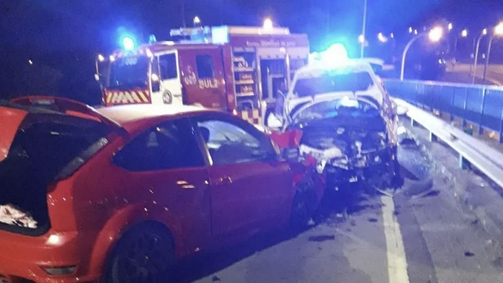 Colisión frontal entre dos vehículos en Lugo