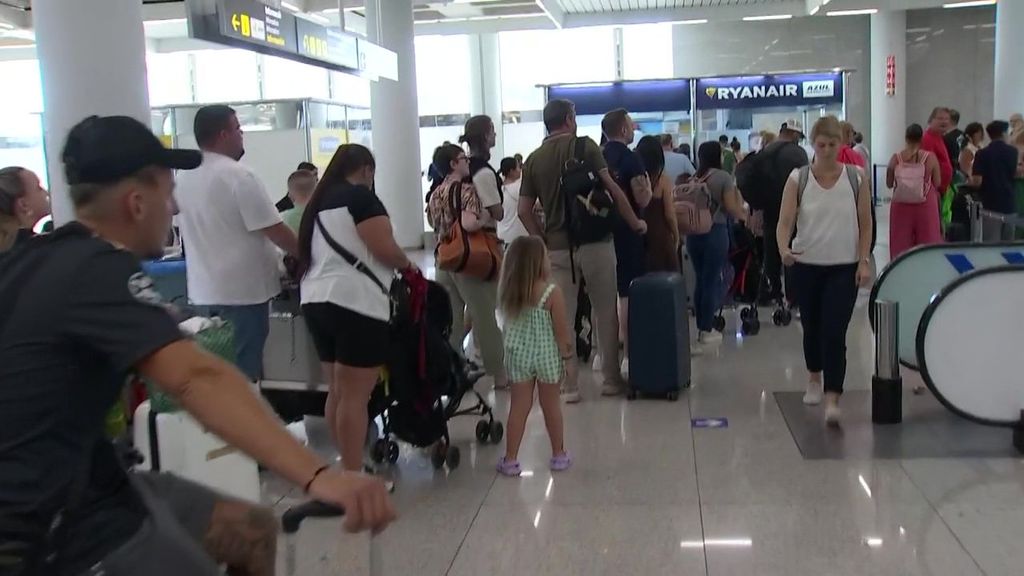 El aeropuerto de Palma recupera poco a poco la normalidad, pero aún hay miles de viajeros afectados