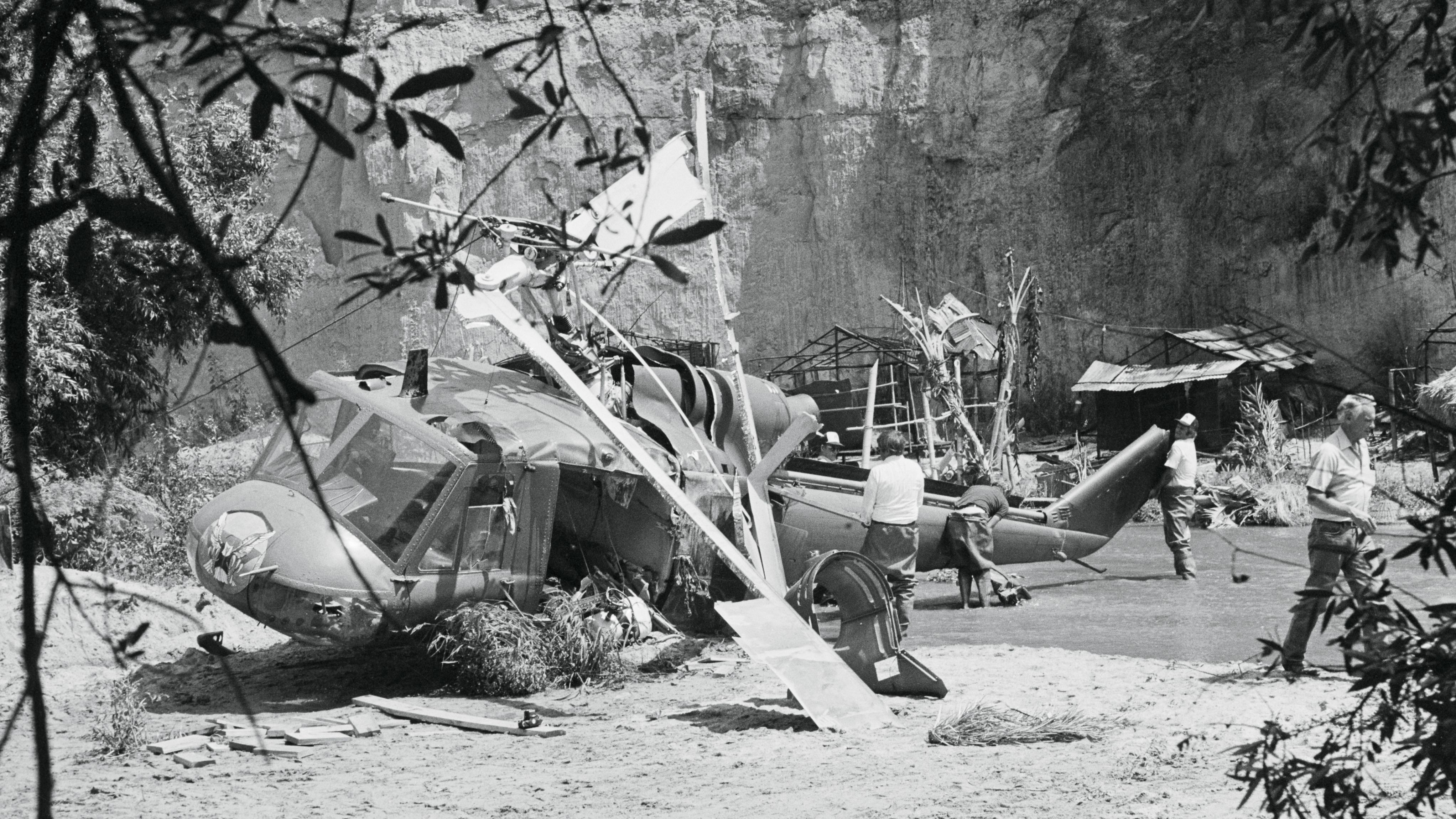 Estado en el que quedó el helicoptero militar usado en la toma. Piloto y copiloto resultaron ilesos.