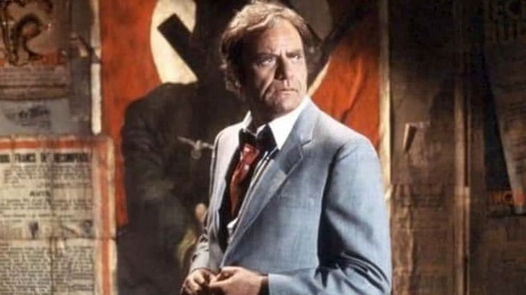 Vic Morrow, 53 años, actor veterano de televisión y secundario en el cine, en el que sería sería su último papel.