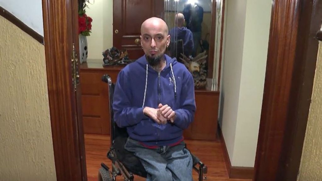 Casi 20 años sin ver la calle: un hombre de Guipúzcoa que cuenta con el 95% de discapacidad y vive en un tercero sin ascensor