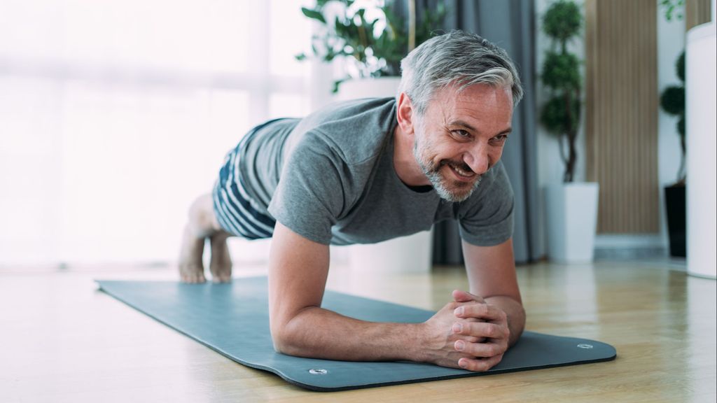 "No tengo tiempo para ir al gimnasio": ejercicios para ponerte en forma en tu casa