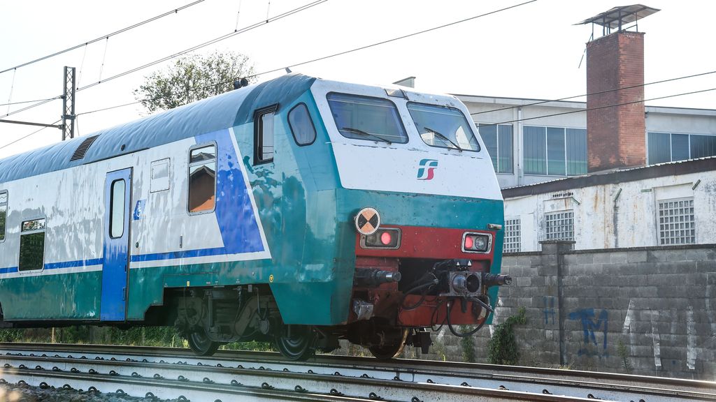 Un tren arrolla mortalmente a 5 trabajadores ferroviarios en Turín, Italia