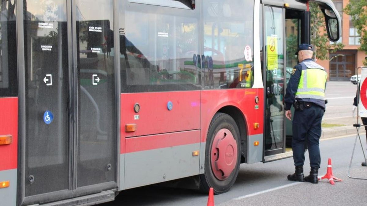 Detenido un hombre por agredir al conductor de un autobús en marcha