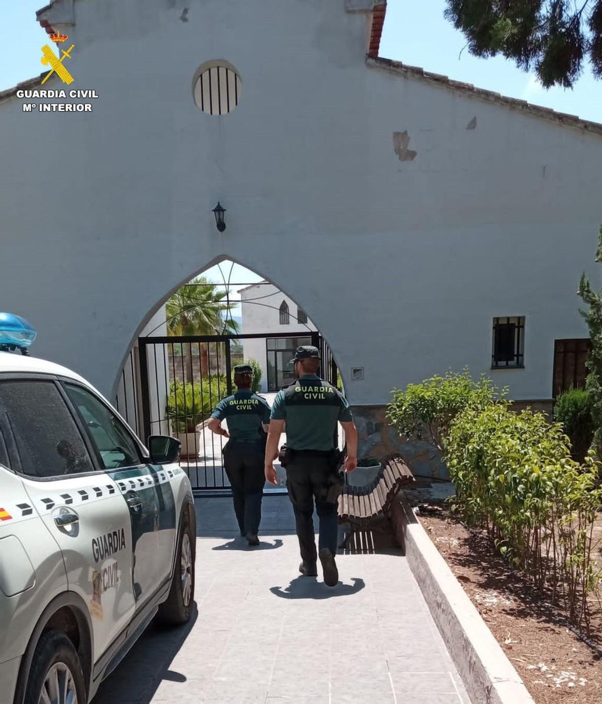 Detenido un hombre acusado de profanar cinco sepulturas en el cementerio de Alfarrasí