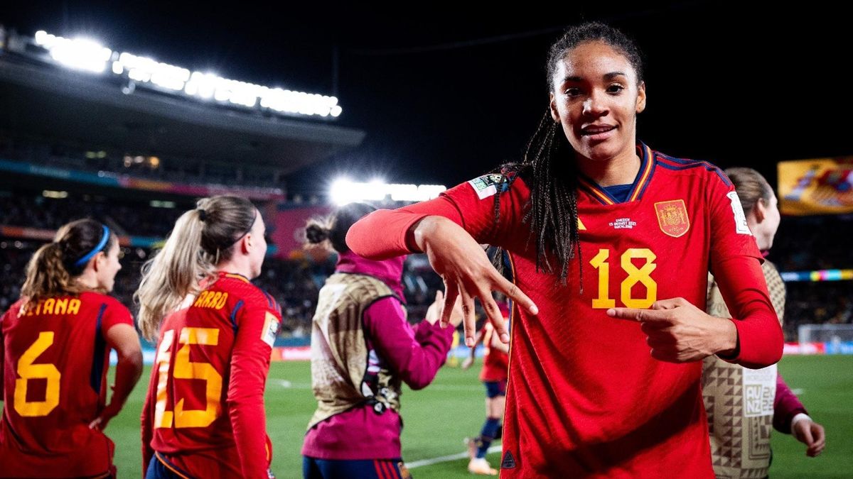 Salma Paralluelo celebra el 1-0 en el España-Suecia de semifinales del Mundial