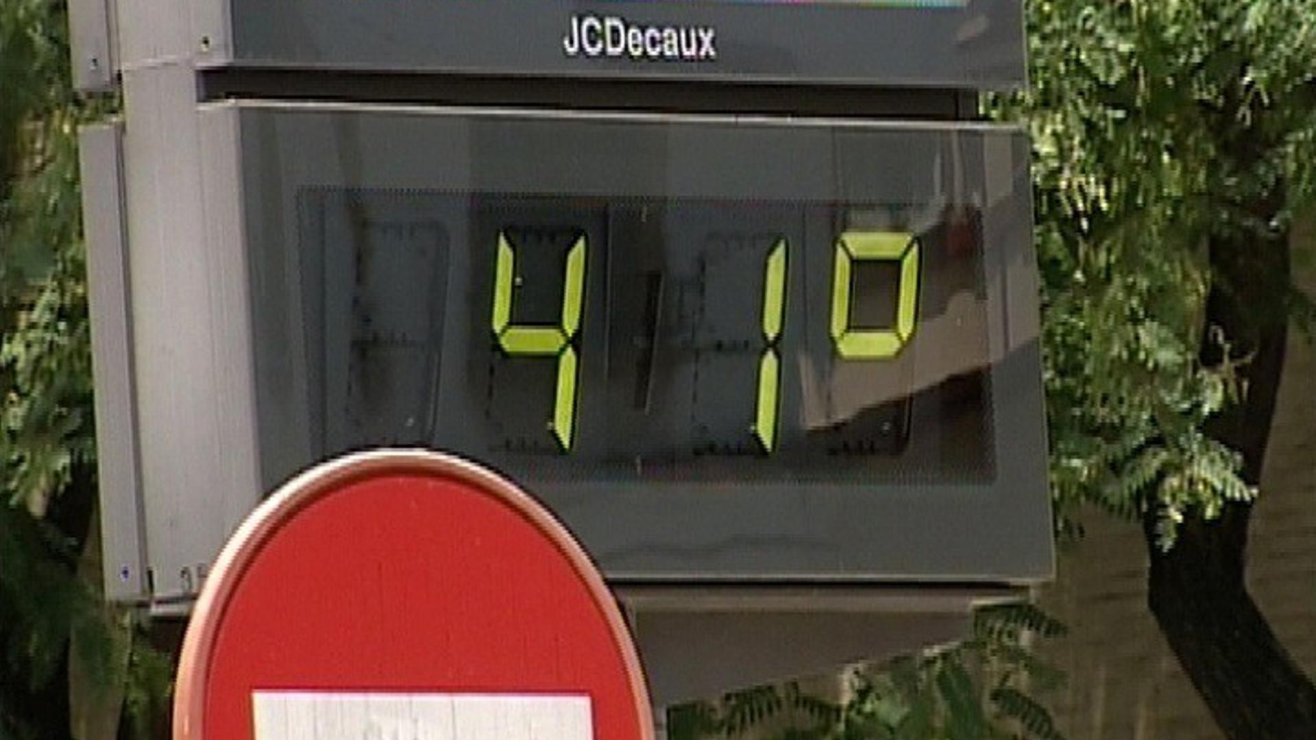 Archivo - Calor En Sevilla, Termómetro