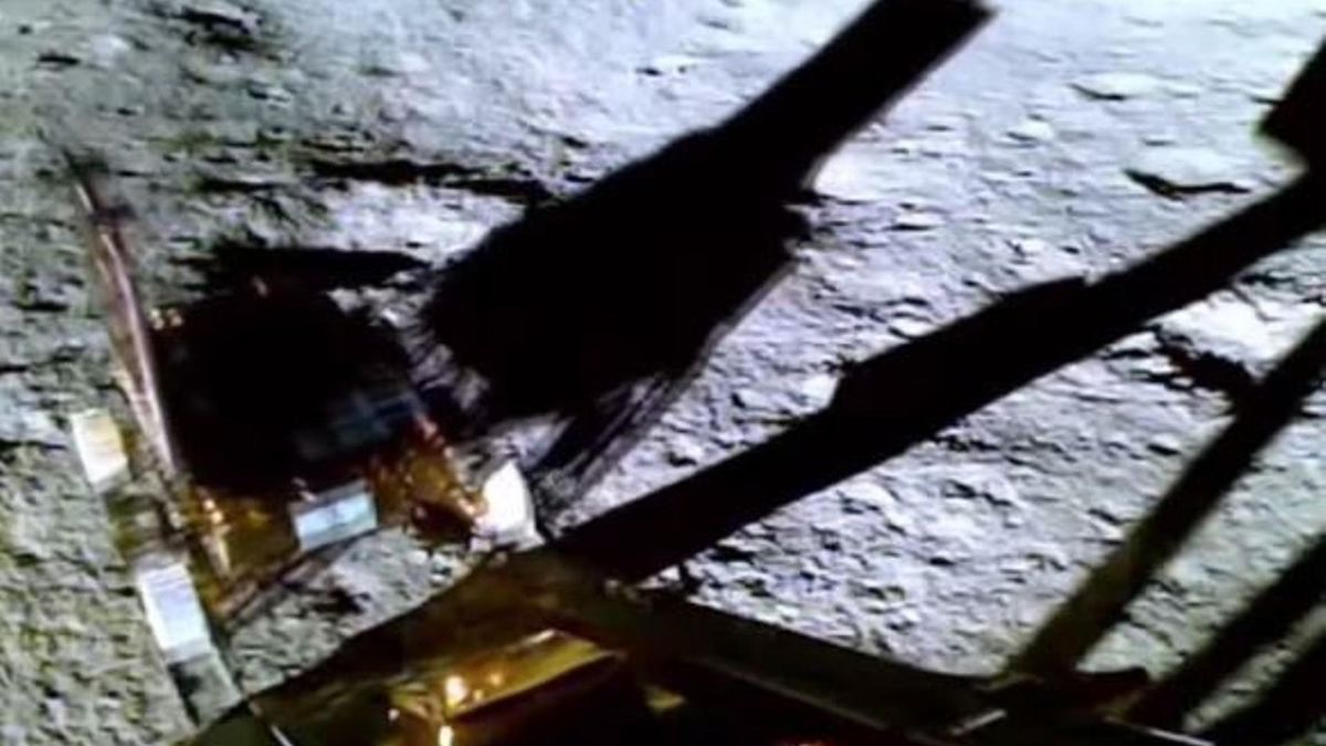 Rover lunar indio Pragyan en la superficie lunar