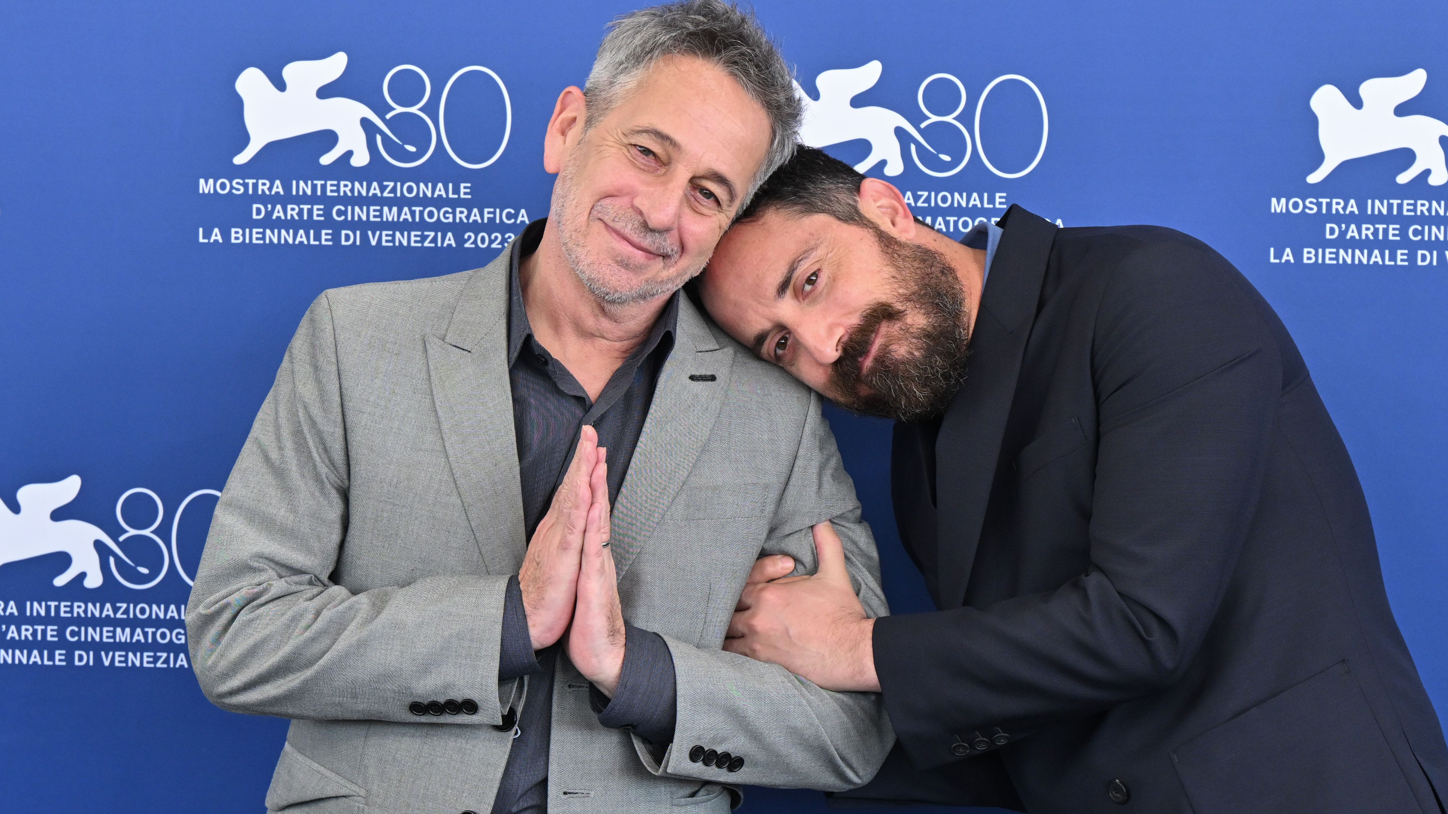 Cineasta (derecha) y protagonista minutos antes del estreno en Venecia, este jueves.