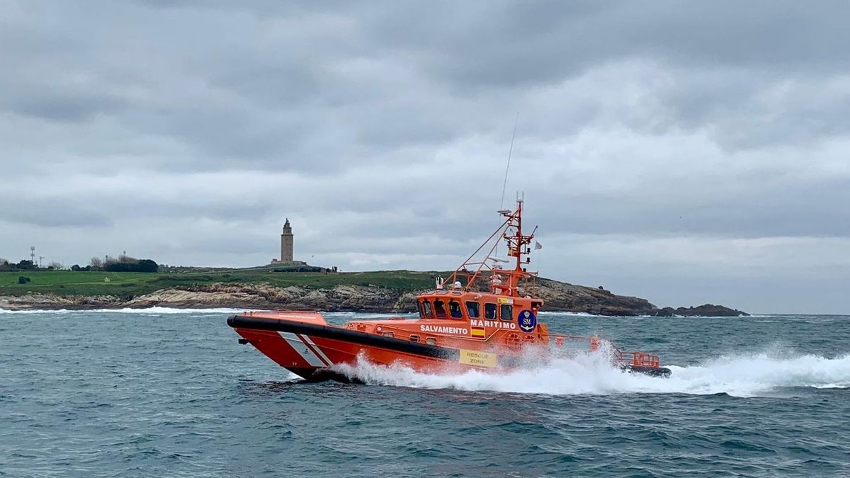 Una persona muerta y otras dos rescatadas con vida en un naufragio en A  Coruña