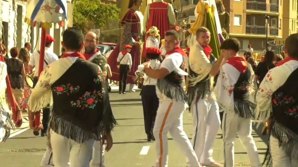 Las mujeres de La Rioja reivindican su espacio en La Gaita, un baile reservado para los hombres