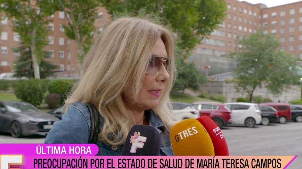 Belén Rodríguez llega al hospital en el que permanece María Teresa Campos