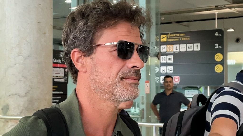 El actor español Rodolfo Sancho a su llegada este domingo a Bangkok