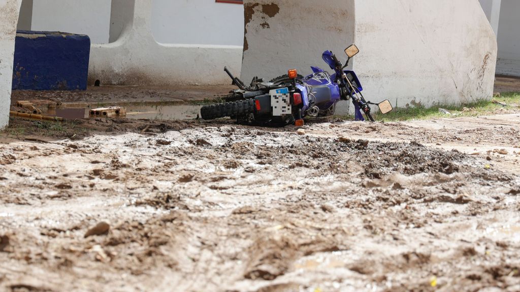 La DANA: calles anegadas, personas atrapadas en sus coches y casas y carreteras cortadas