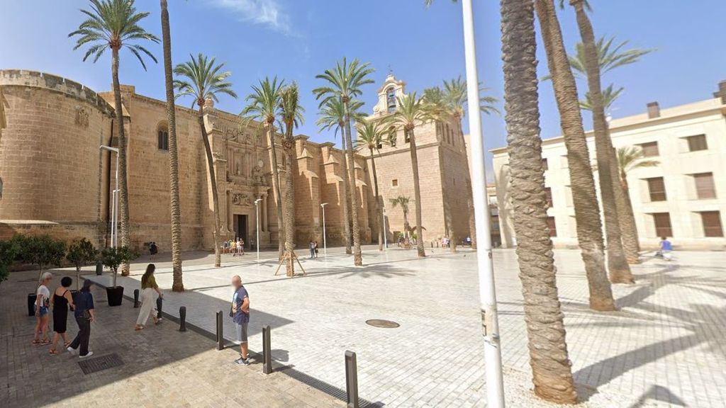 Plaza de la Catedral donde se sitúa el Obispado de Almería