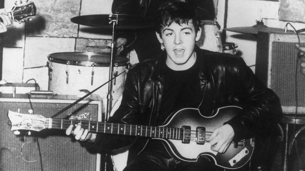 Una campaña quiere localizar el histórico primer bajo de Paul McCartney