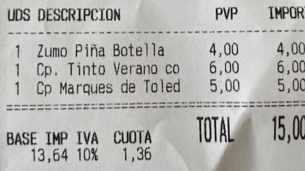 El ticket de un bar de Marbella que arrasa en la Red: 15 euros por tres bebidas