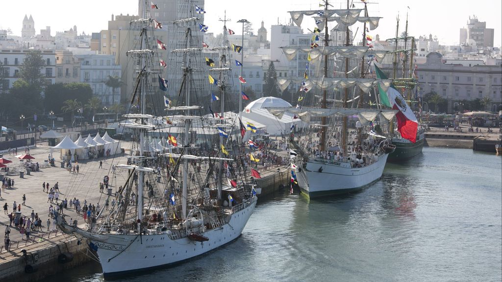 Grandes veleros en el puerto de Cádiz