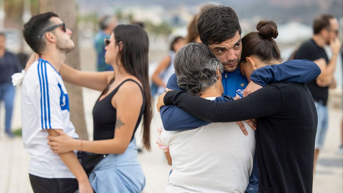Los familiares de los paddle surfistas desparecidos en Málaga: "Que la búsqueda continúe"