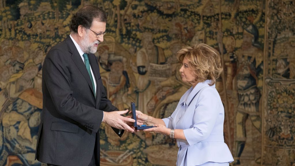 Mariano Rajoy entrega a María Teresa Campos la Medalla de Oro al Mérito en el Trabajo